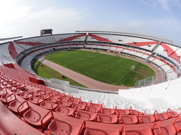 Estadio Mâs Monumental photo